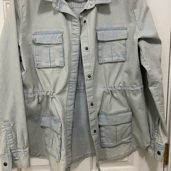 Universal Thread thin striped light washed style jean jacket-shirt-shacket - SM - Picture 11 of 11